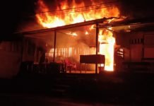 Diduga Konsleting Arus Listrik Satu Unit Warkop di Pahuman Tebakar