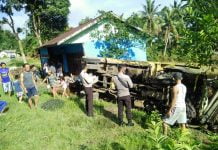 Kecelakaan Tunggal Mobil Dump Truck Hantam Rumah Warga di Desa Bagak