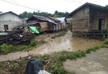 Diterjang Banjir Bandang Satu Unit Rumah Warga di Desa Naken Entikong Rusak