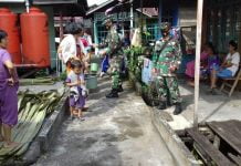 Anggota Zidam XII/Tanjungpura Beri Edukasi Masyarakat di Bansir Laut Tekait Bahaya Covid-19