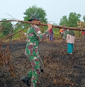 Zidam XII/Tanjungpura Bantu Kelompok Tani di Temanjuk Buka Lahan Pertanian