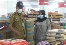 Gelar Monitoring Harga Sembako, Tim Satgas Pangan Landak Masih Temukan Barang Kadaluarsa Dijual Pedagang