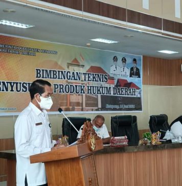 Asisten III Sekda Ketapang Buka Bimtek Penyusunan Produk Hukum Daerah