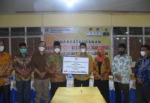 Sejumlah Rumah Ibadah Terima Dana Hibah Dari Pemkab Ketapang