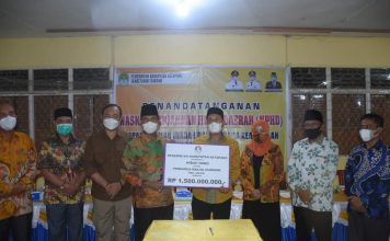 Sejumlah Rumah Ibadah Terima Dana Hibah Dari Pemkab Ketapang
