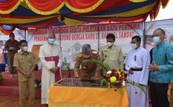 Bupati Ketapang Letakan Batu Pertama Pembangunan Gedung Gereja Paroki Santo Gabriel Sandai