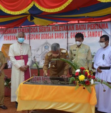 Bupati Ketapang Letakan Batu Pertama Pembangunan Gedung Gereja Paroki Santo Gabriel Sandai