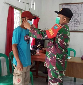 Babinsa Koramil 1201-09/Sengah Temila Terus Edukasi Warga Pentingnya Penerapan Prokes