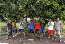 Anjangsana ke Desa Binaan, Cara Sertu Jumangin Babinsa Sengah Temila Dekatkan Diri Kepada Warga