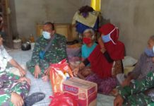 Wujud Kepedulian TNI, Koramil 12/Air Besar Bagikan Sembako Gratis Kepada Warga Kurang Mampu