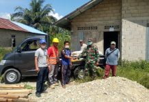 Zidam XII/Tanjungpura Serahkan Bantuan 100 Sak Semen Untuk Pembangunan Mushola As Syifa
