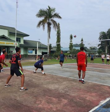 Zidam XII/Tanjungpura Jalin Keakraban Bersama Masyarakat Melalui Kegiatan Olah Raga
