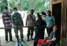 Babinsa Koramil Sengah Temila Dampingi Tracing Kontak Erat Satu Keluarga di Desa Paloan