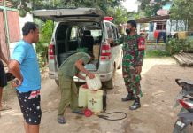 Cegah Penyebaran Covid-19 Permukiman Waga di Desa Jambu Disemprot Disinfektan