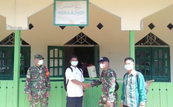 Cegah Wabah Covid-19 Zidam XII/Tanjungpura Semprot Disinfektan ke Masjid Al Mujahidin