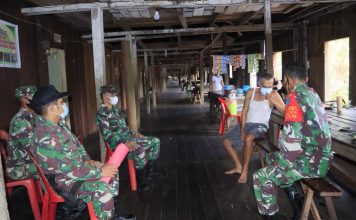 Jalin Silaturahmi, Danramil Sengah Temila Kunjungi Rumah Panjang Desa Saham