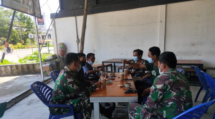 Ngobrol Santai, Cara Anggota Zidam XII/Tanjungpura Jalin Komunikasi Bersama Warga