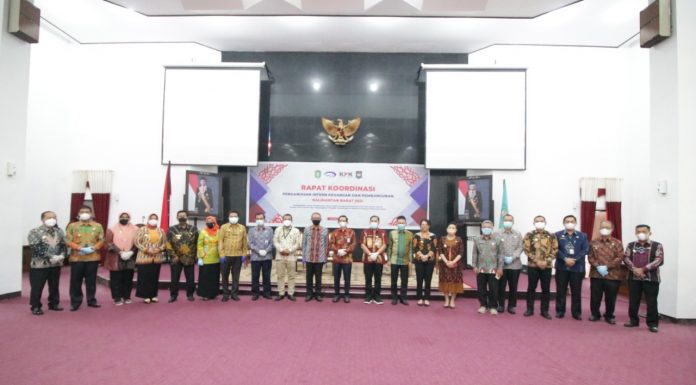Bupati Karolin : Pastikan Program Pemerintah Bermanfaat Untuk Masyarakat