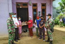 Jalani Isolasi Mandiri Warga Desa Salumang Terima Bantuan Sembako