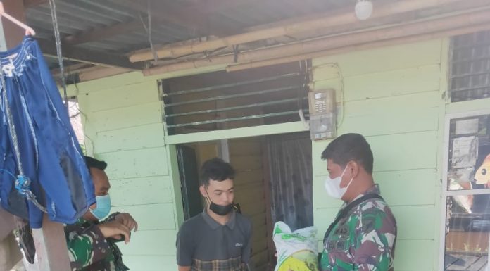 Ringankan Beban Warga Terdampak Pandemi Covid-19 Zidam XII/Tanjungpura Berikan Bantuan Sembako