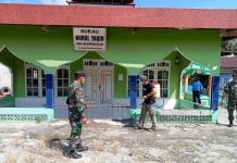 Strerilisasi Rumah Ibadah, Anggota Zidam XII/Tanjungpura Lakukan Penyemprotan Disinfektan