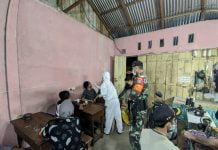 Gelar Penegakan Disiplin Prokes, Sejumlah Pengunjung Warkop Jalani Test Swab
