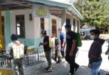 Cegah Penyebaran Covid-19, Anggota Zidam XII/Tanjungpura Semprot Disinfektan di Tempat Ibadah
