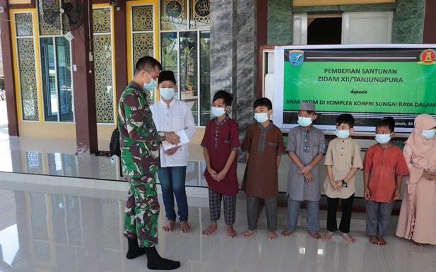 Zidam XII/Tanjungpura Beri Santunan Kepada Anak Yatim Piatu