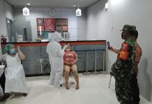 Babinsa Koramil Sengah Temila Kawal TGC Puskesmas Pahauman Tracing di Desa Paloan