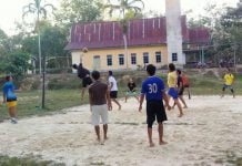 Jaga Kebugaran Tubuh Anggota Denzibang 1/Sintang Olah Raga Bersama Warga