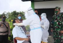 Danramil Air Besar Dampingi Satgas Covid-19 Swab PCR Karyawan Perkebunan