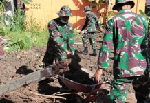 Zidam XII/Tpr Bantu Ratakan Tanah Wakaf