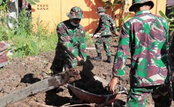 Zidam XII/Tpr Bantu Ratakan Tanah Wakaf