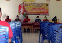 Bahas Fungsi Posko PPKM, Babinsa Koramil 1201-09/Sengah Temila Bersama Kades Banying Gelar Rapat Bersama