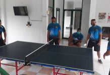 Personel Denzibang 1/Stg Bermain Tenis Meja Bersama Atlet Popda Sekadau