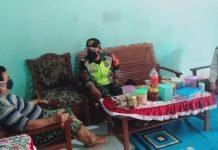 Babinsa Koramil Air Besar Komsos dengan Tokoh Pemuda