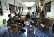 Kompak Danramil Air Besar dan Kapolsek Edukasi Perkebunan