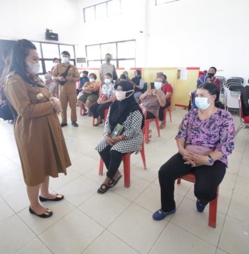 Bupati Landak Tinjau Vaskinasi Massal 1 Juta Vaksinasi Sehari