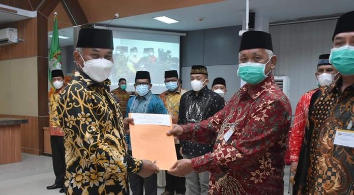 Bupati Ketapang Lantik Pengurus Yayasan dan Masjid Agung Al-Ikhlas Periode 2021-2026