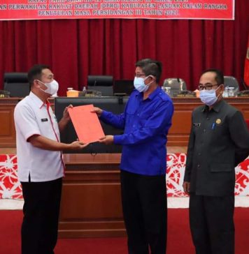 Bupati Sampaikan Jawaban Atas PU Fraksi DPRD Landak Tehadap Tiga Raperda Inisiatif Eksekutif