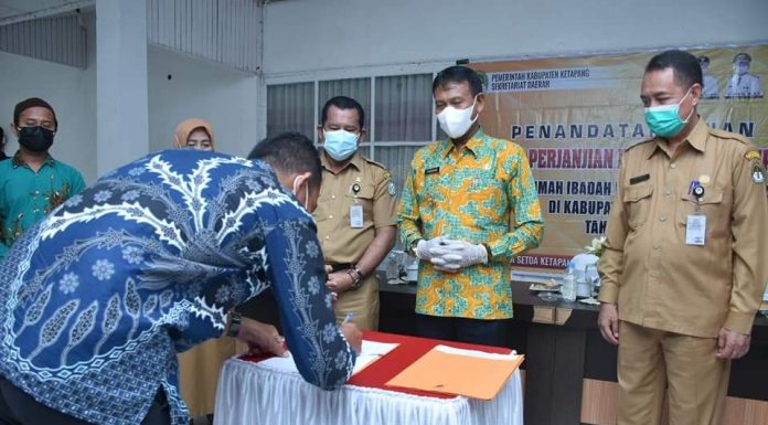 Pemkab Ketapang Salurkan Bantuan Hibah Tempat Ibadah dan Lembaga Keagamaan