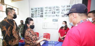 Bupati Landak Tinjau Pelaksanaan PPKM Mikro Tingkat Desa