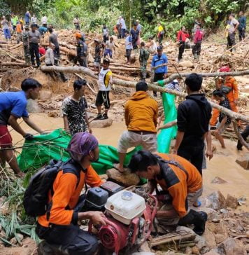 Musibah Tanah Lonsor di Desa Pampang Sukadana Satu Korban Ditemukan Meninggal
