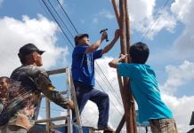Sambut HUT Kemardekaan RI ke-76 Warga Gotong Royong Bangun Gapura