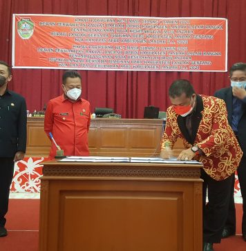 DPRD Bersama Pemkab Landak Tandatangani Nota Kesepakatan KUA-PPAS APBD Ta 2022 dan KUA PPAS Perubahan Ta 2021