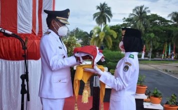 Bupati Ketapang Bertindak Sebagai Inspektur Pada Upacara Peringatan HUT RI ke 76