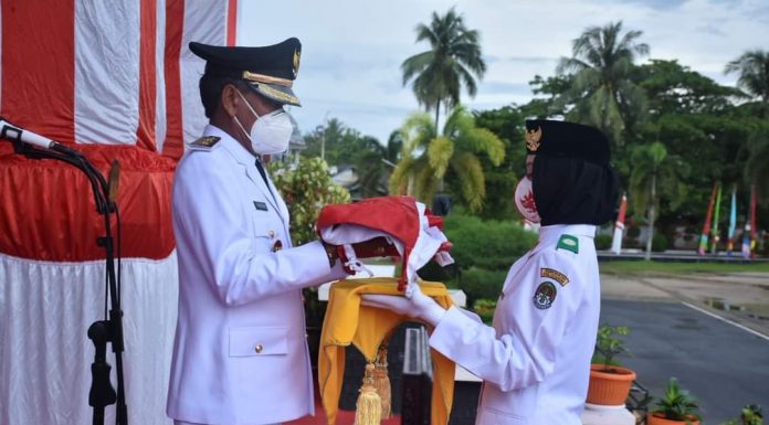 Bupati Ketapang Bertindak Sebagai Inspektur Pada Upacara Peringatan HUT RI ke 76