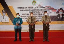 Bupati Lantik Direksi dan Dewan Pengawas Perumda Air Minum Tirta Ketapang