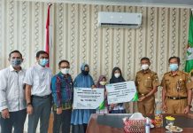 Ahli Waris Peserta BPJS Ketenagakerjaan Terima Santunan Kematian dan Beasiswa Pendidikan