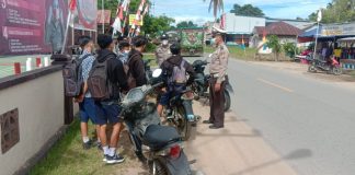 Tak Gunakan Helm dan Belum Cukup Umur Sejumlah Pelajar Diberikan Teguran